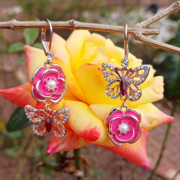 Rhinestone Butterfly Earrings with Dangling Rose Faux Pearl Silvertone Setting - Picture 4 of 15